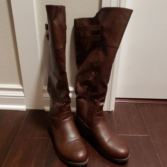 Wide Calf Tori boots from Journee Collection - Picture 3 of 4